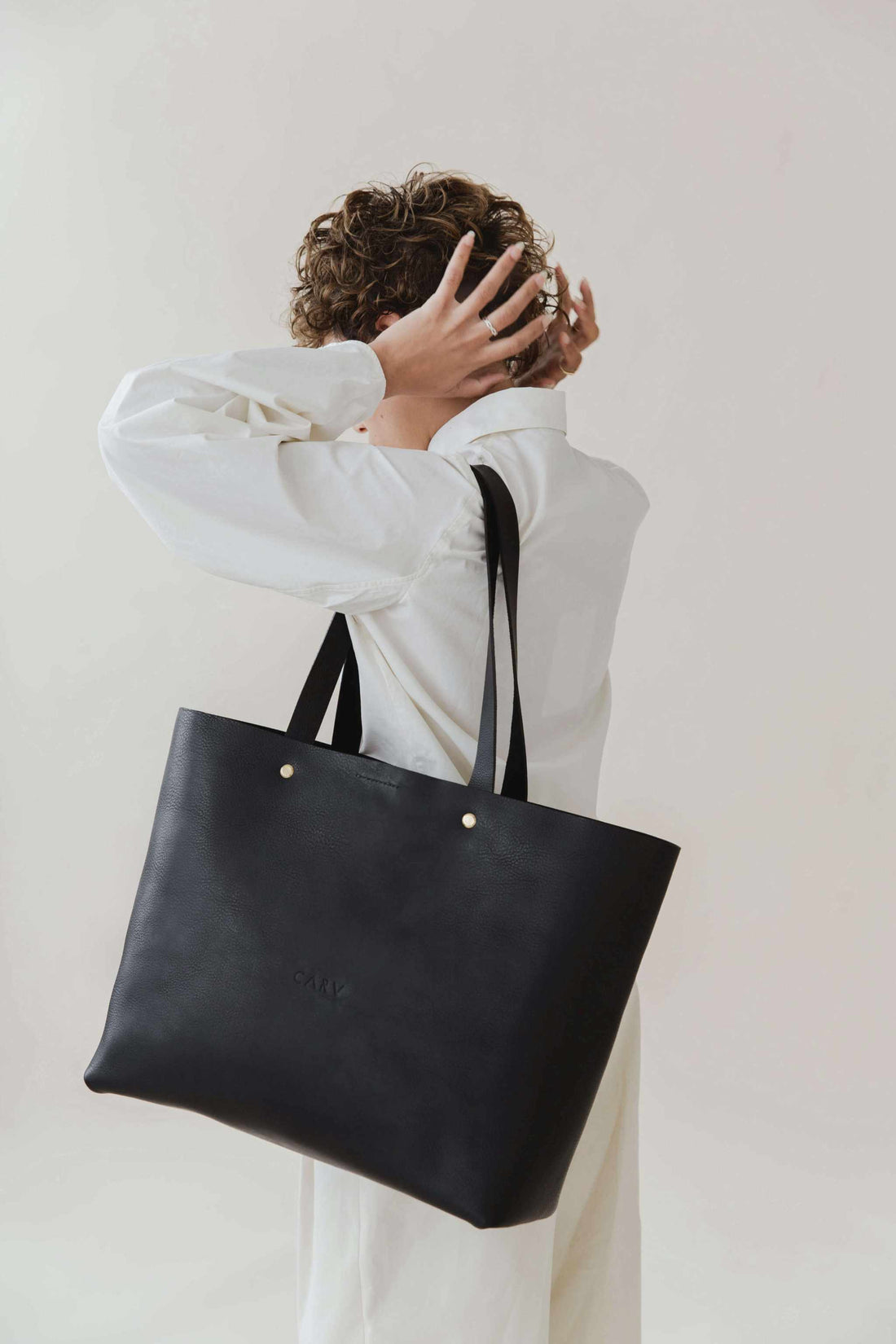 How to Pack Your Leather Tote Bag Like a Pro