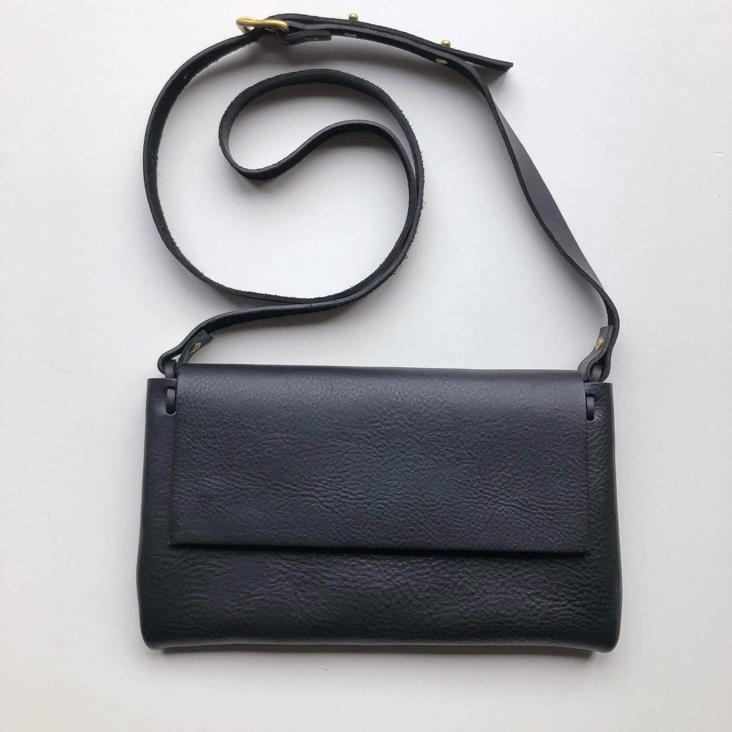 CARV minimalist leather bag in black