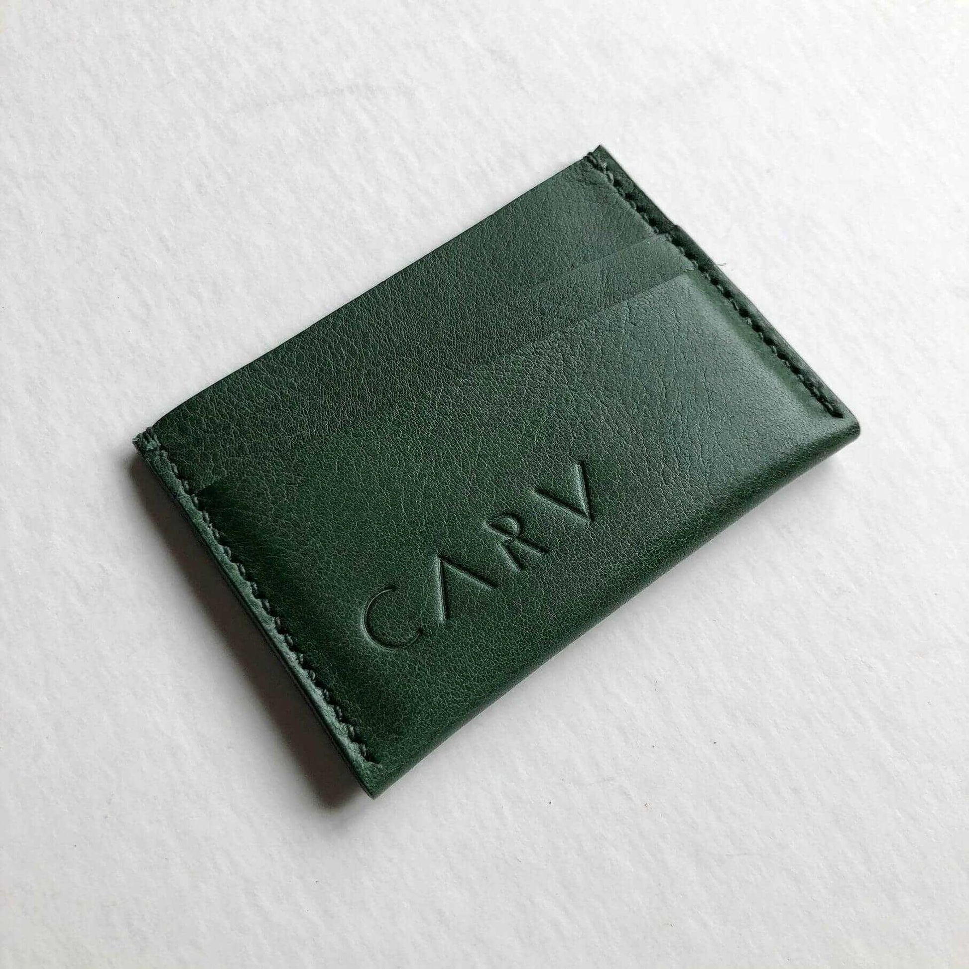 Green leather card holder by CARV, minimalist design, handcrafted in sustainable vegetable-tanned leather.