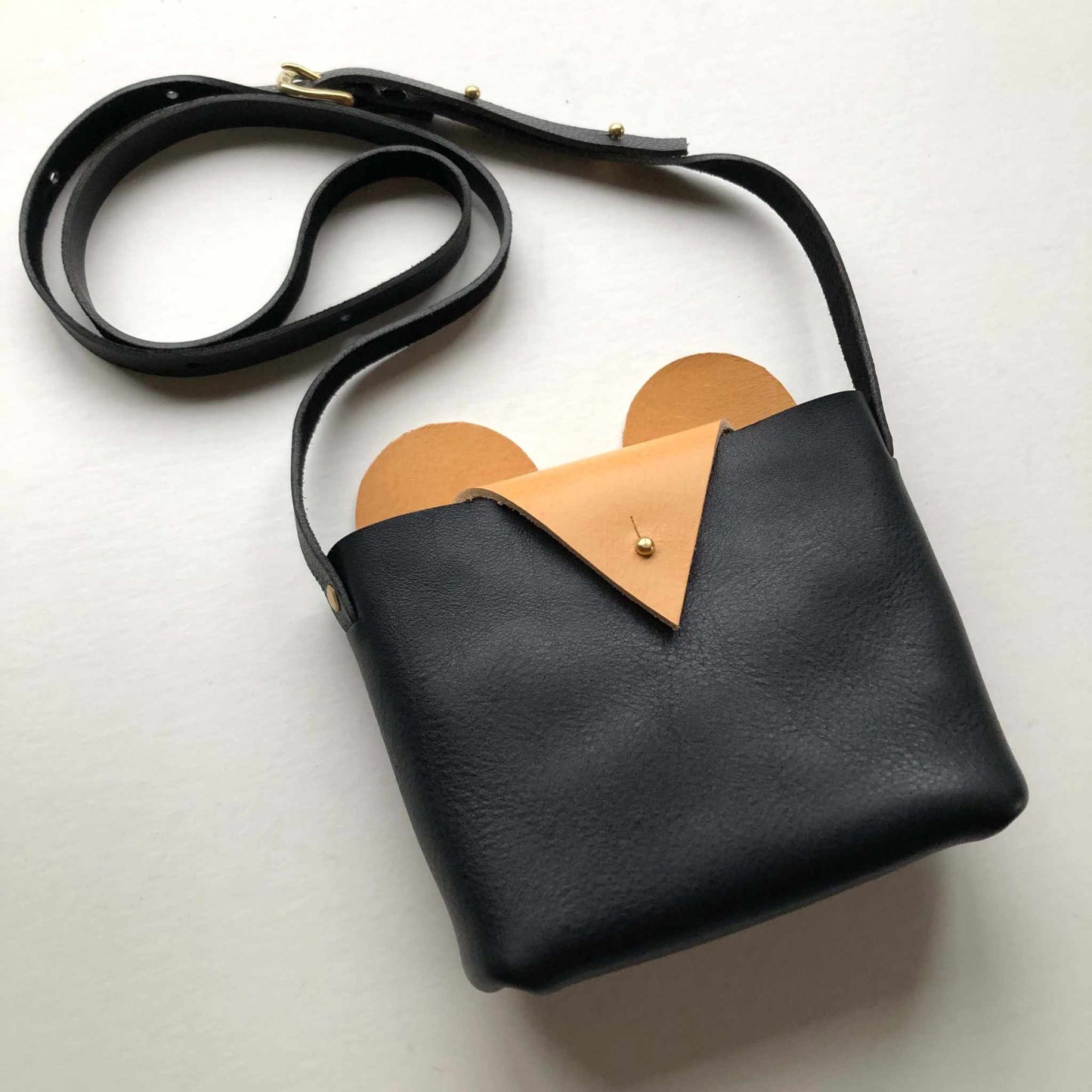 Leather Mouse Kids Crossbody Bag with natural leather ears and adjustable strap.