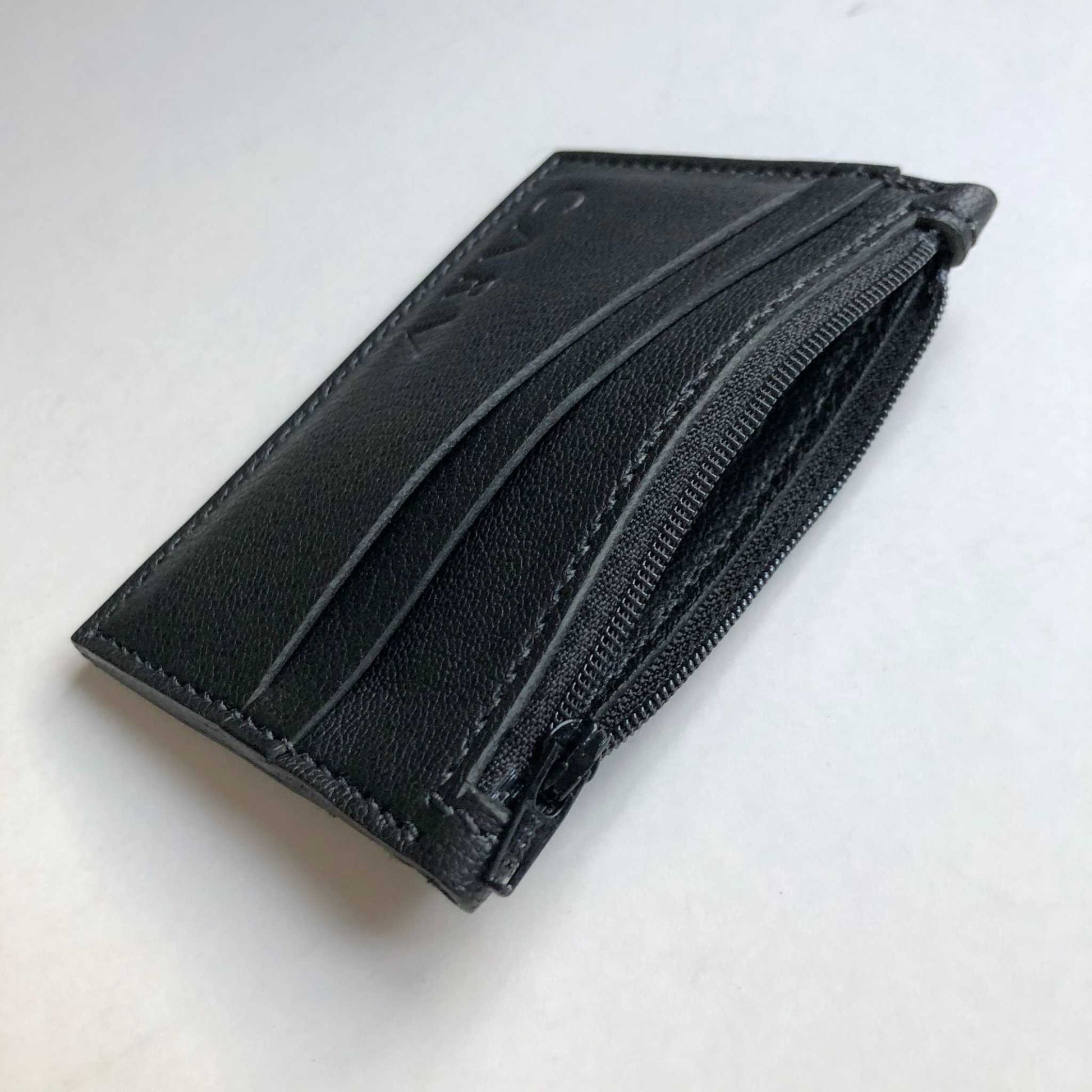 Zipped Leather Card Holder in black, handcrafted vegetable-tanned leather, three card slots, secure zipper pocket.