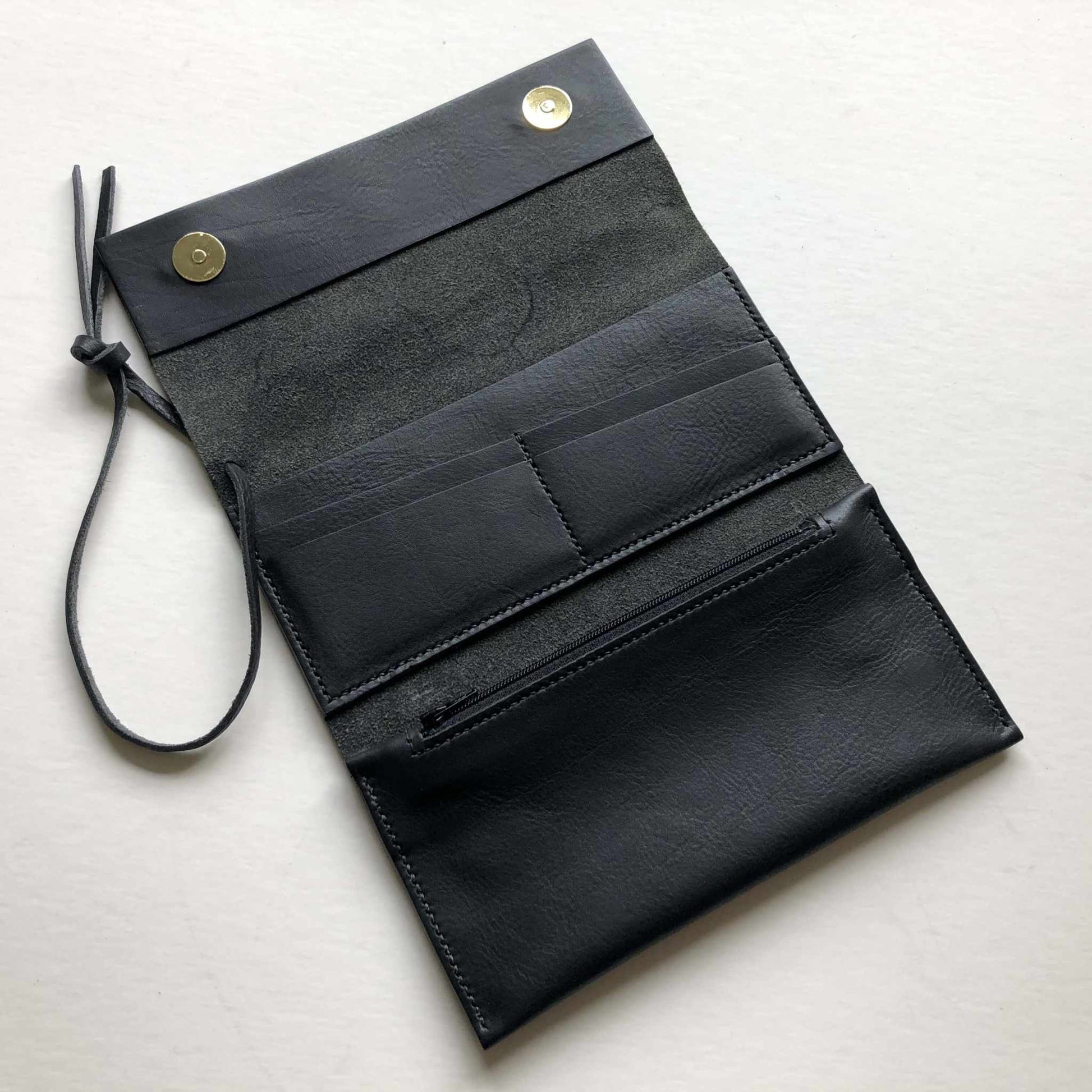 Knot Leather Purse Wallet in black with card slots and zip pocket, handcrafted vegetable-tanned leather.