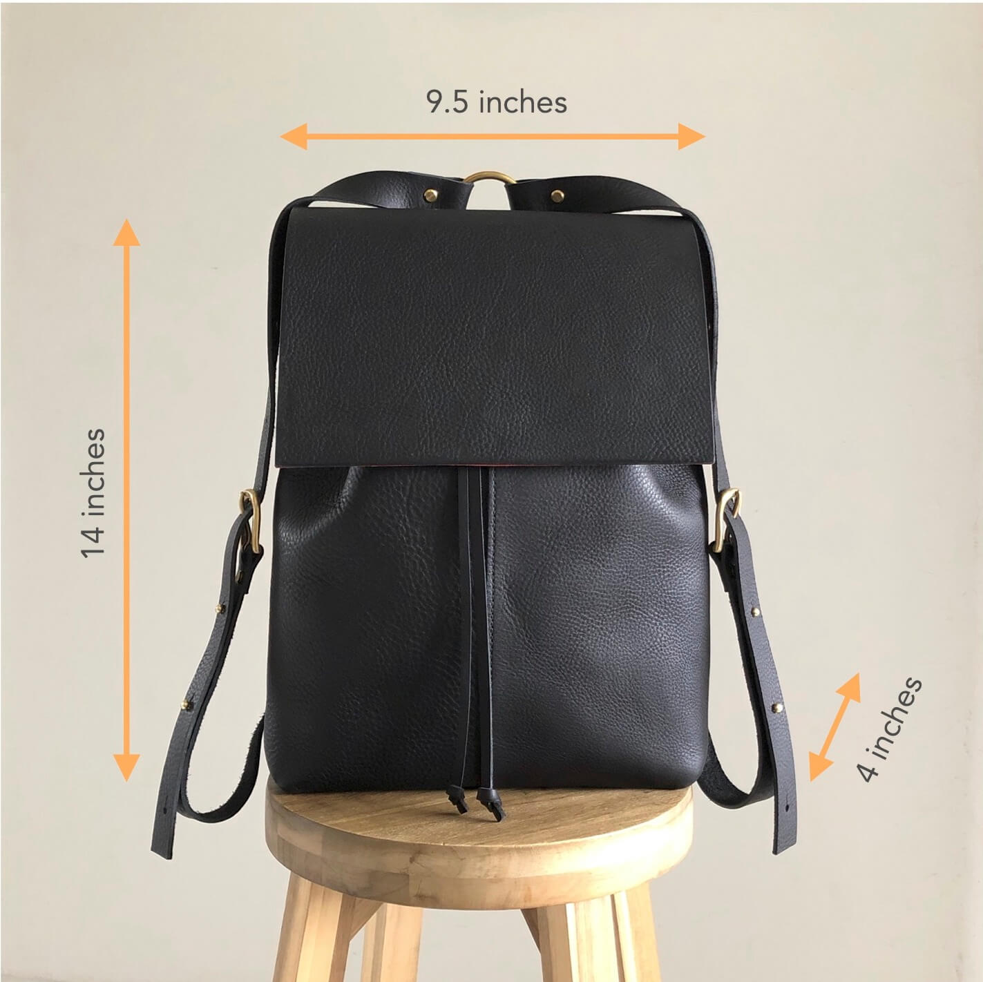 Diagram showing the dimensions of the Nomad Midi Black Leather Backpack by CARV