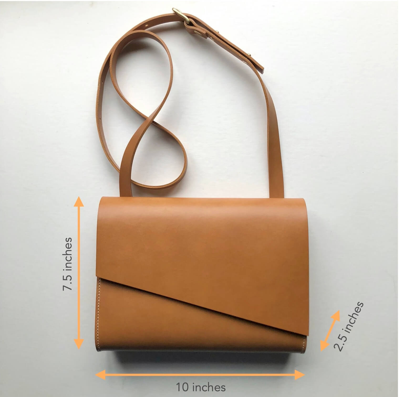 Dimensions of the CARV Pioneer Midi leather crossbody bag in sand colour